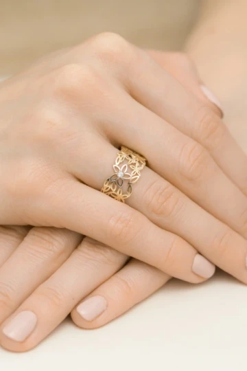 Złoty pierścionek szeroki ażurowy kwiaty cyrkonia Virino