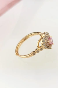 Sohobizuteria - Pierścionek pozłacany serduszko różowy kryształ kolor złoty