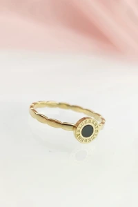 Sohobizuteria - Złoty pierścionek ze stali chirurgicznej czarne oczko blueberry