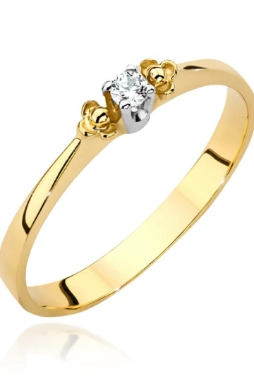 Złoty pierścionek z cyrkonią zdobiony obietnice