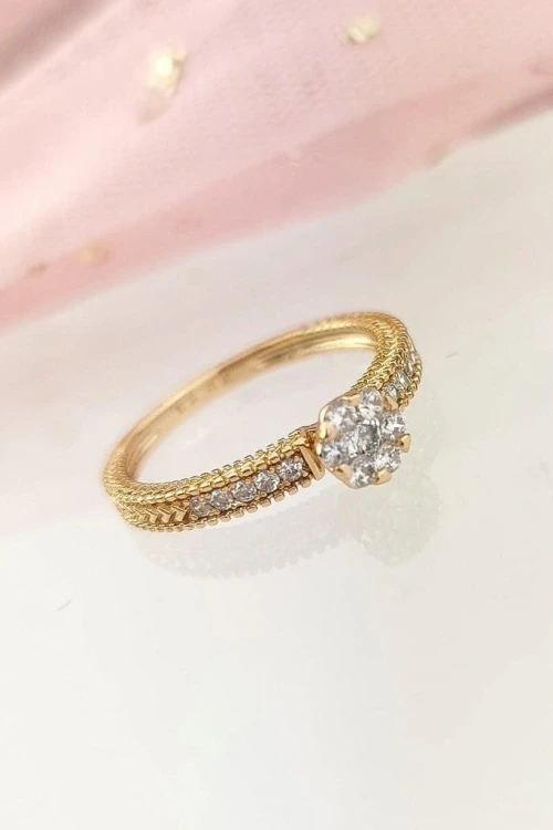 Pierścionek pozłacany zaręczynowy kryształ kolor złoty